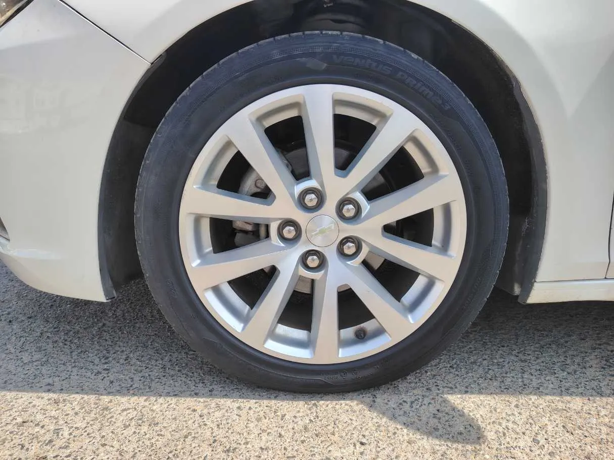 Car image 9