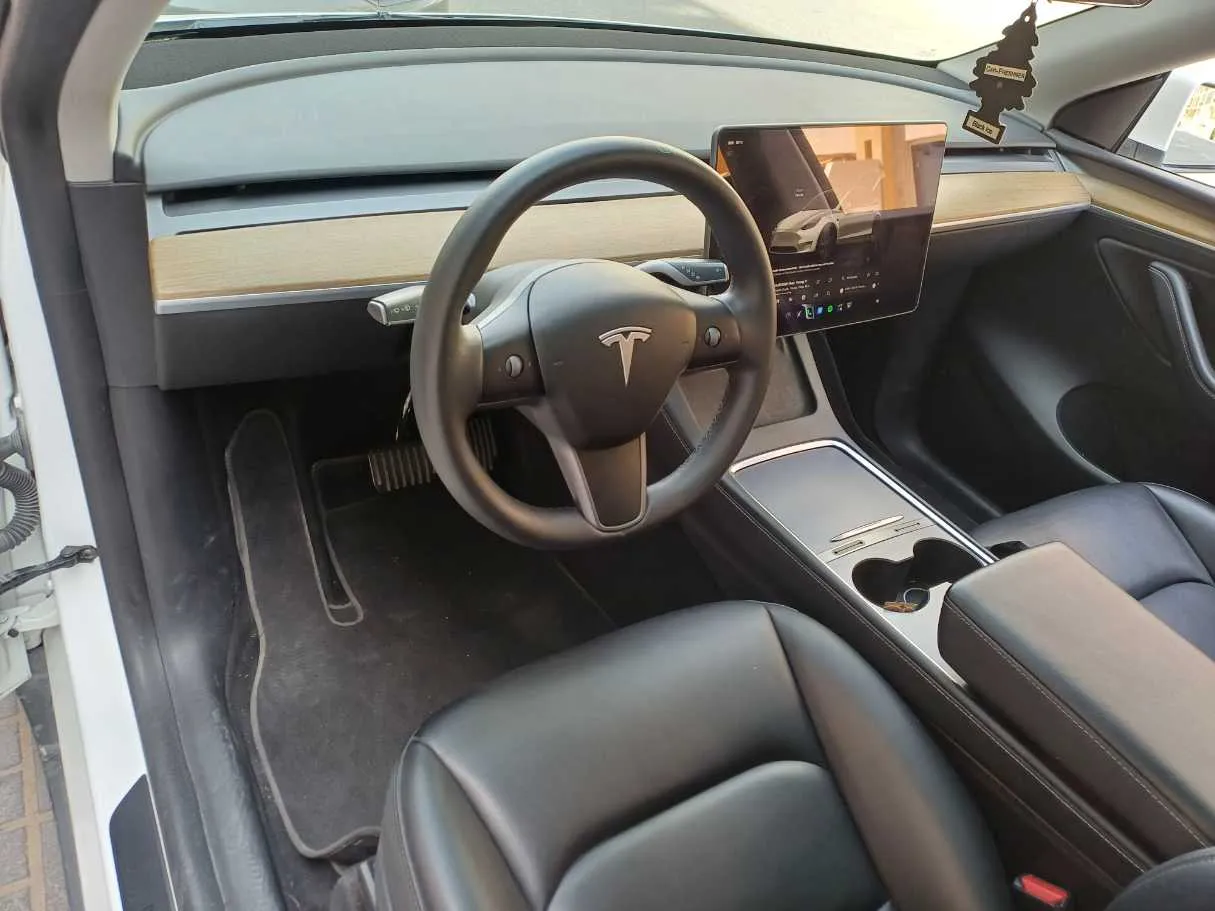 Car image 11
