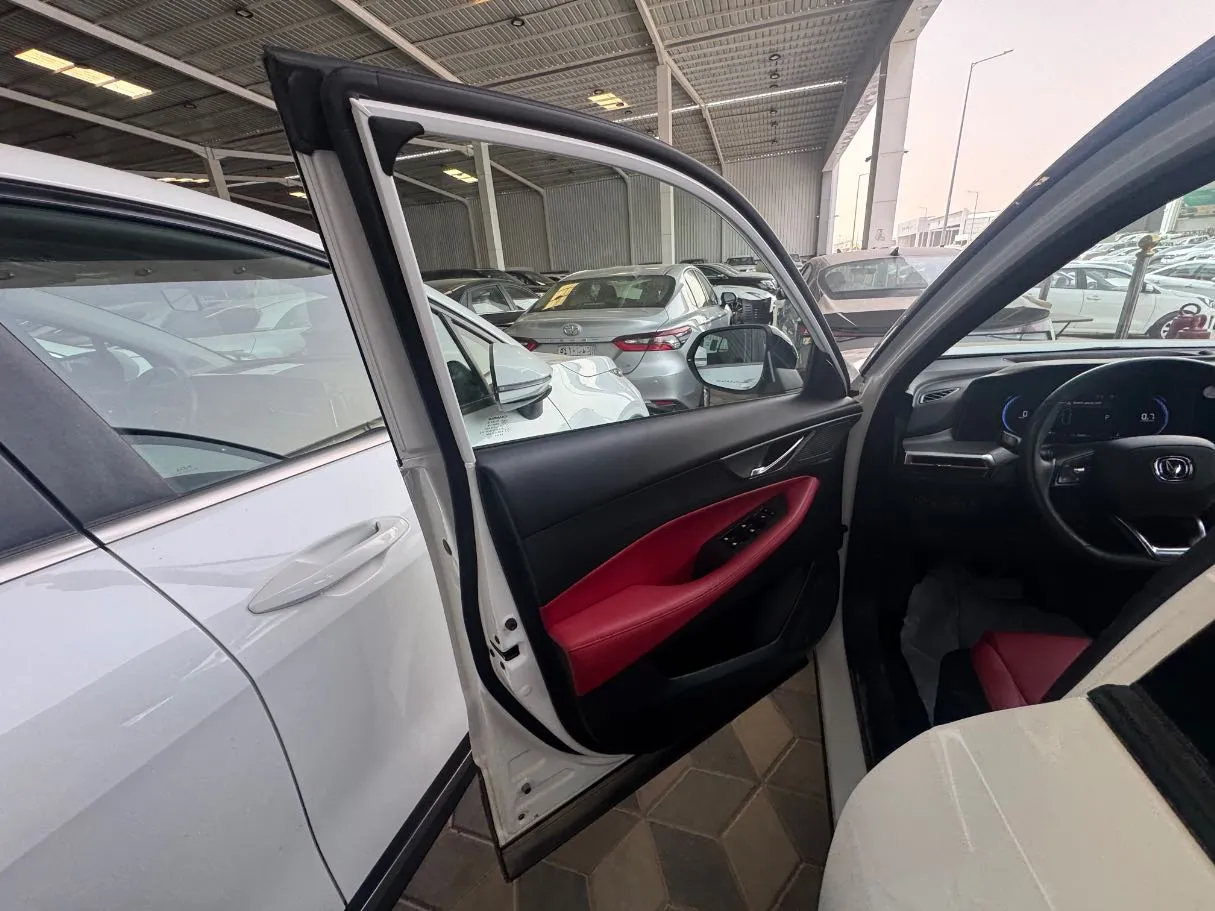 Car image 7