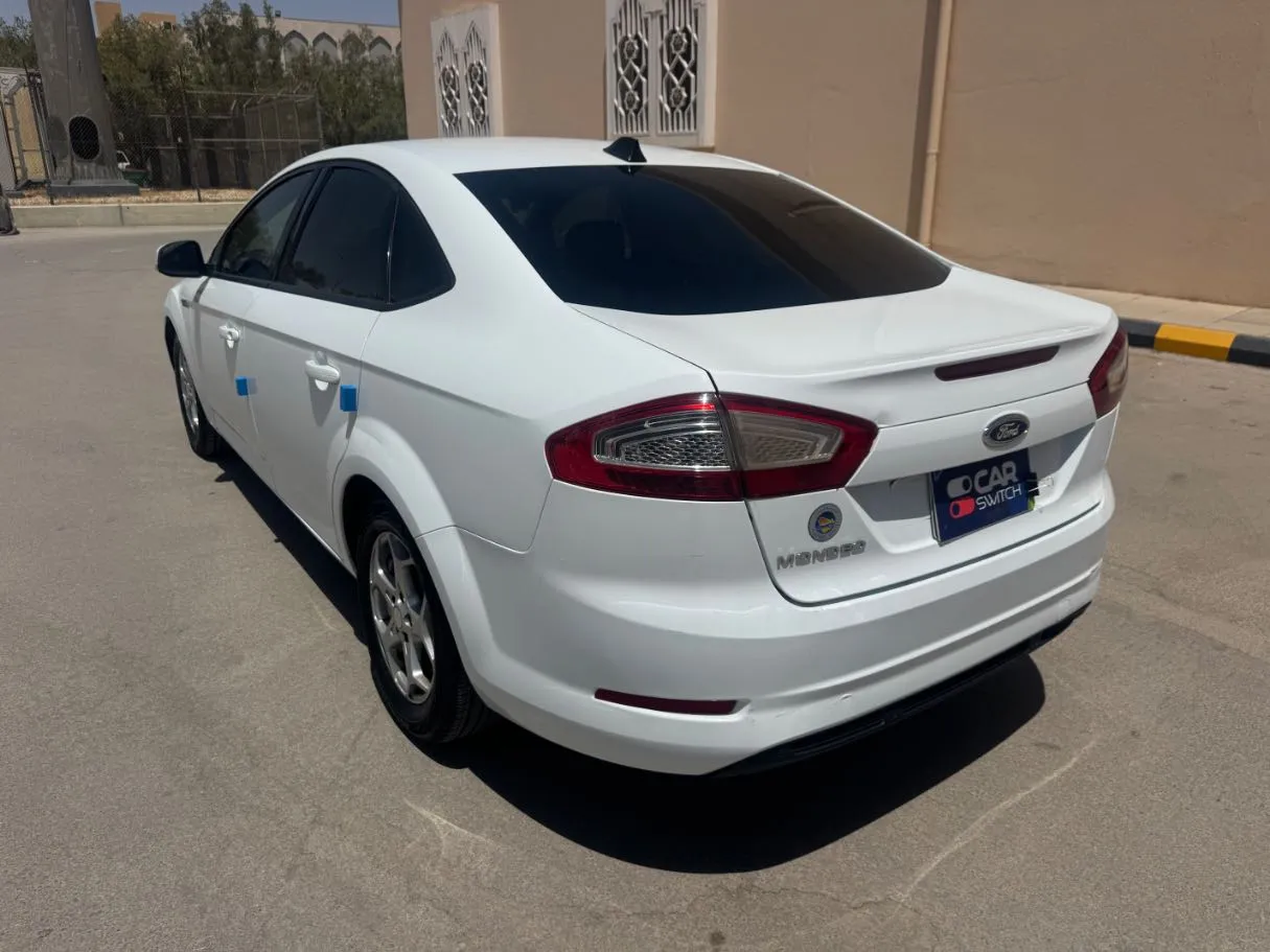 Car image 7