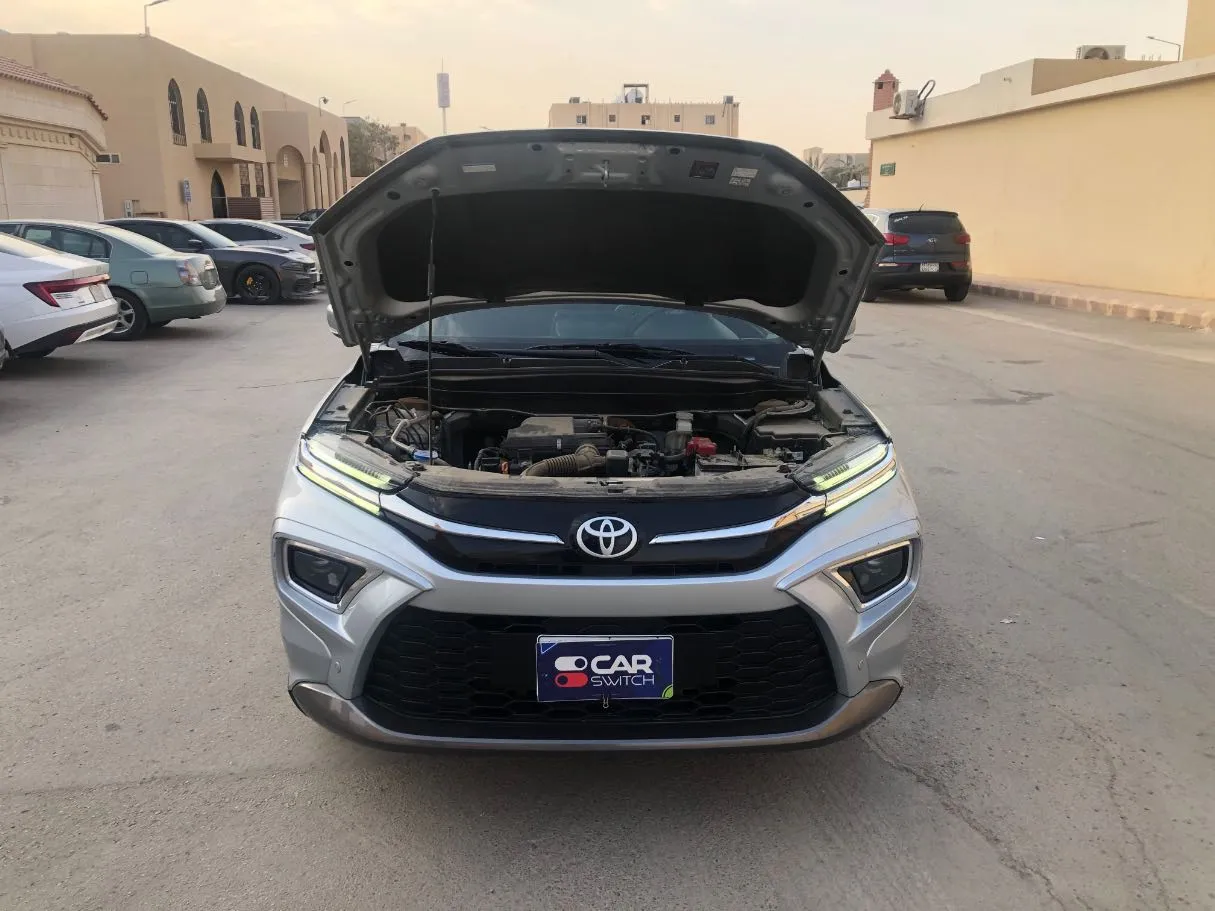 Car image 24