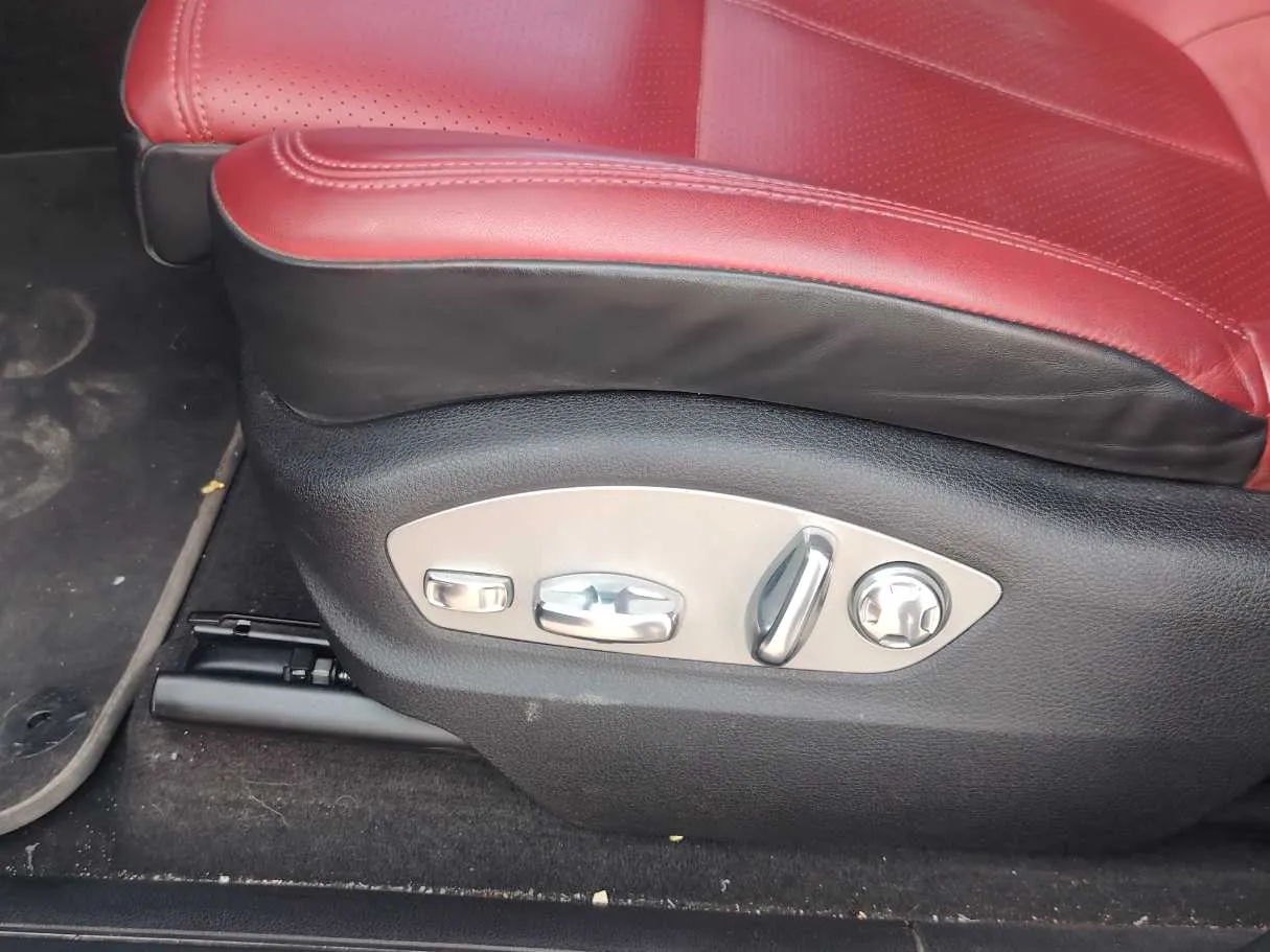 Car image 34
