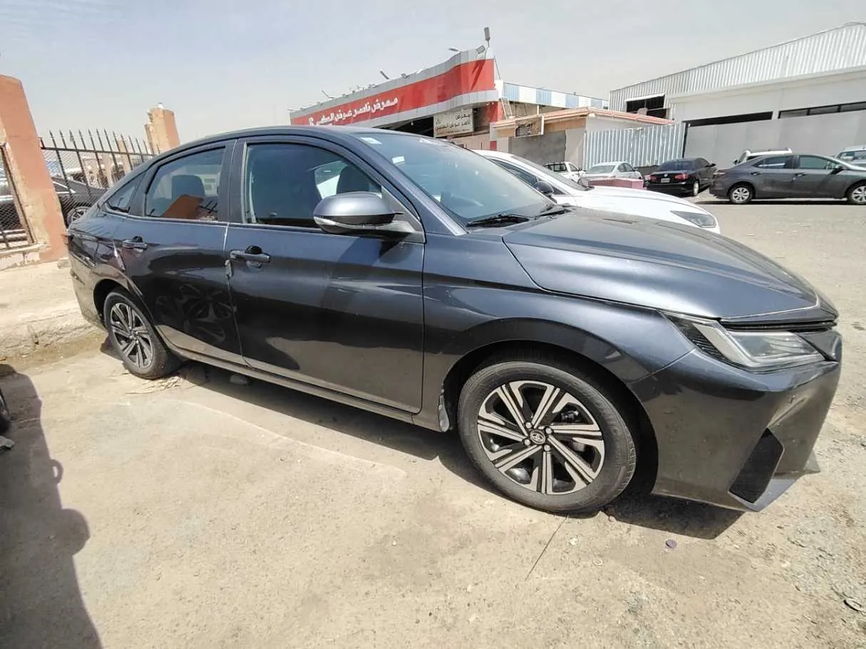 Car image 4