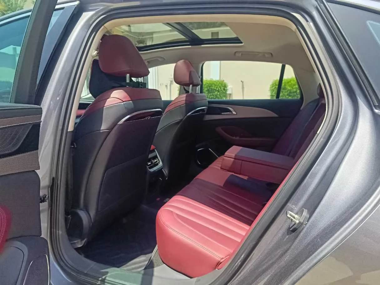 Car image 17
