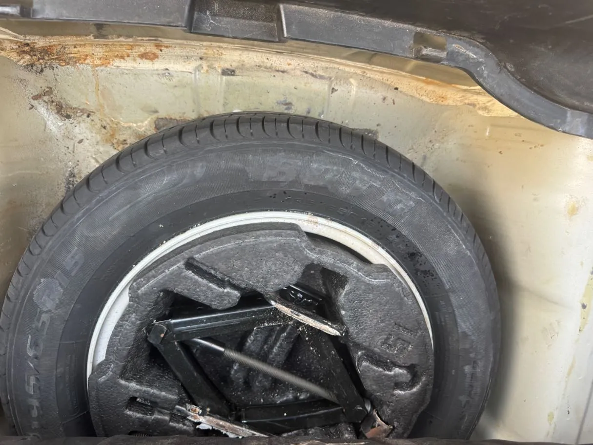 Car image 21