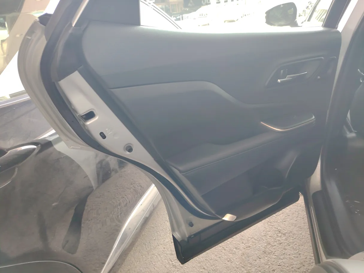 Car image 21