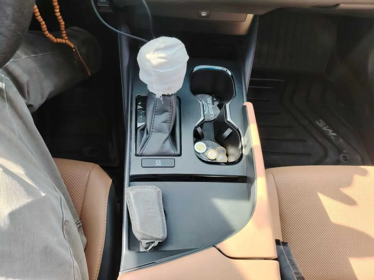 Car image 21