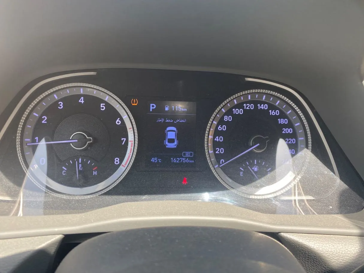 Car image 18