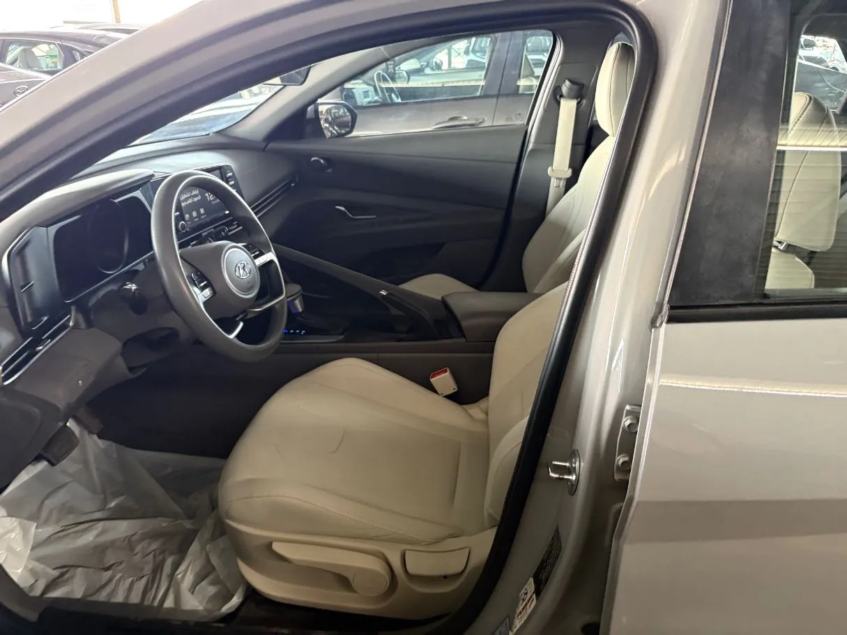 Car image 8