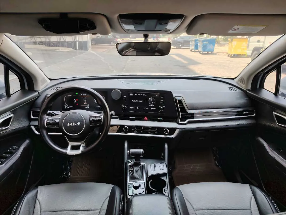 Car image 17