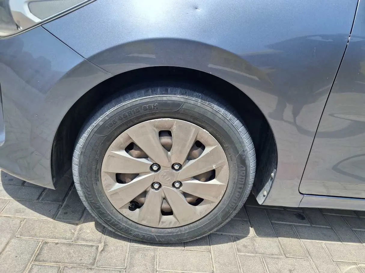Car image 9