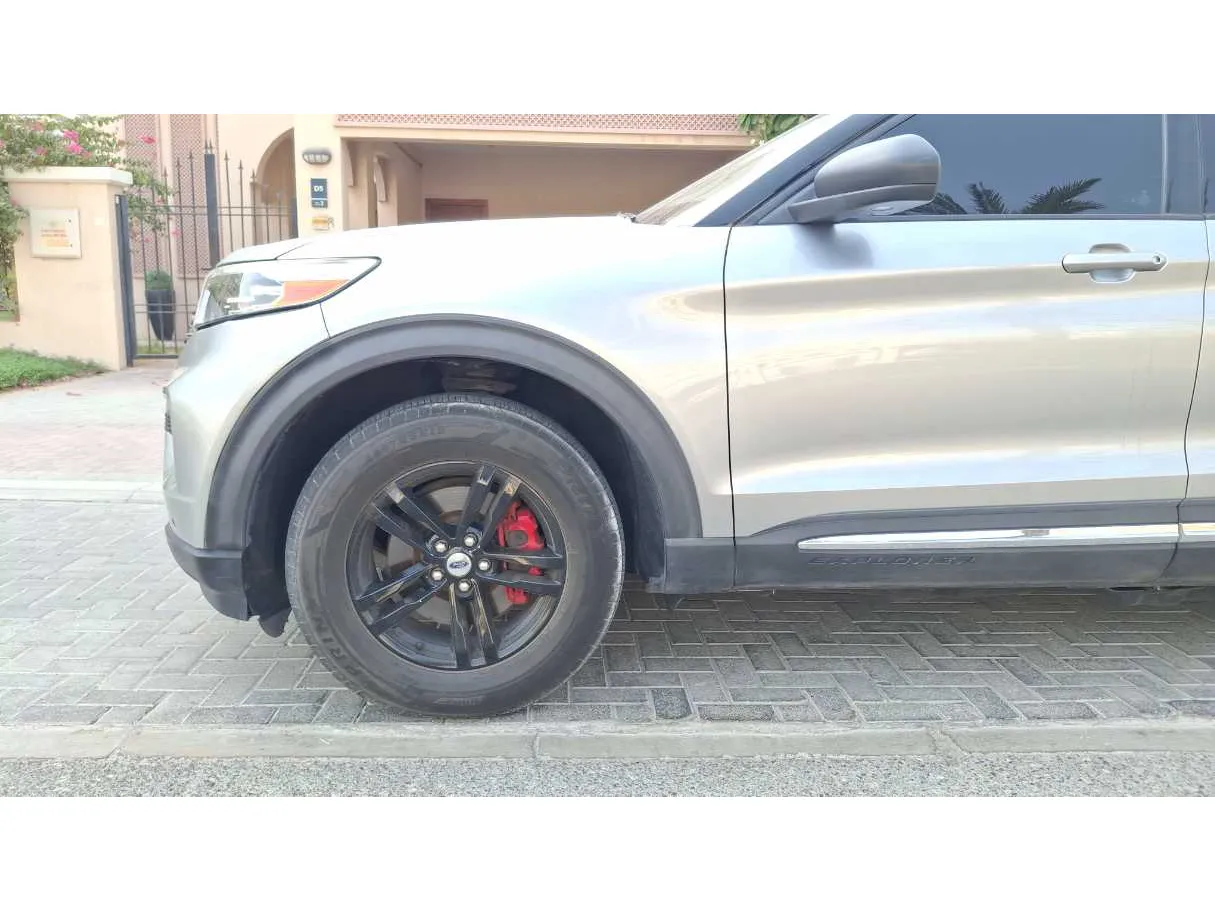 Car image 9