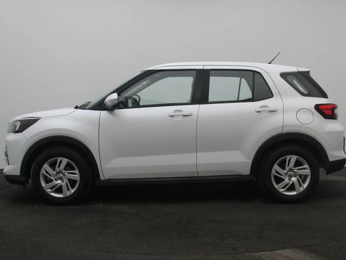 Car image 3