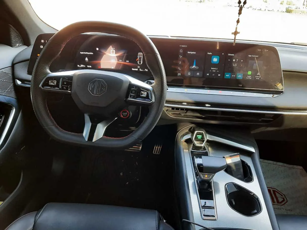Car image 15