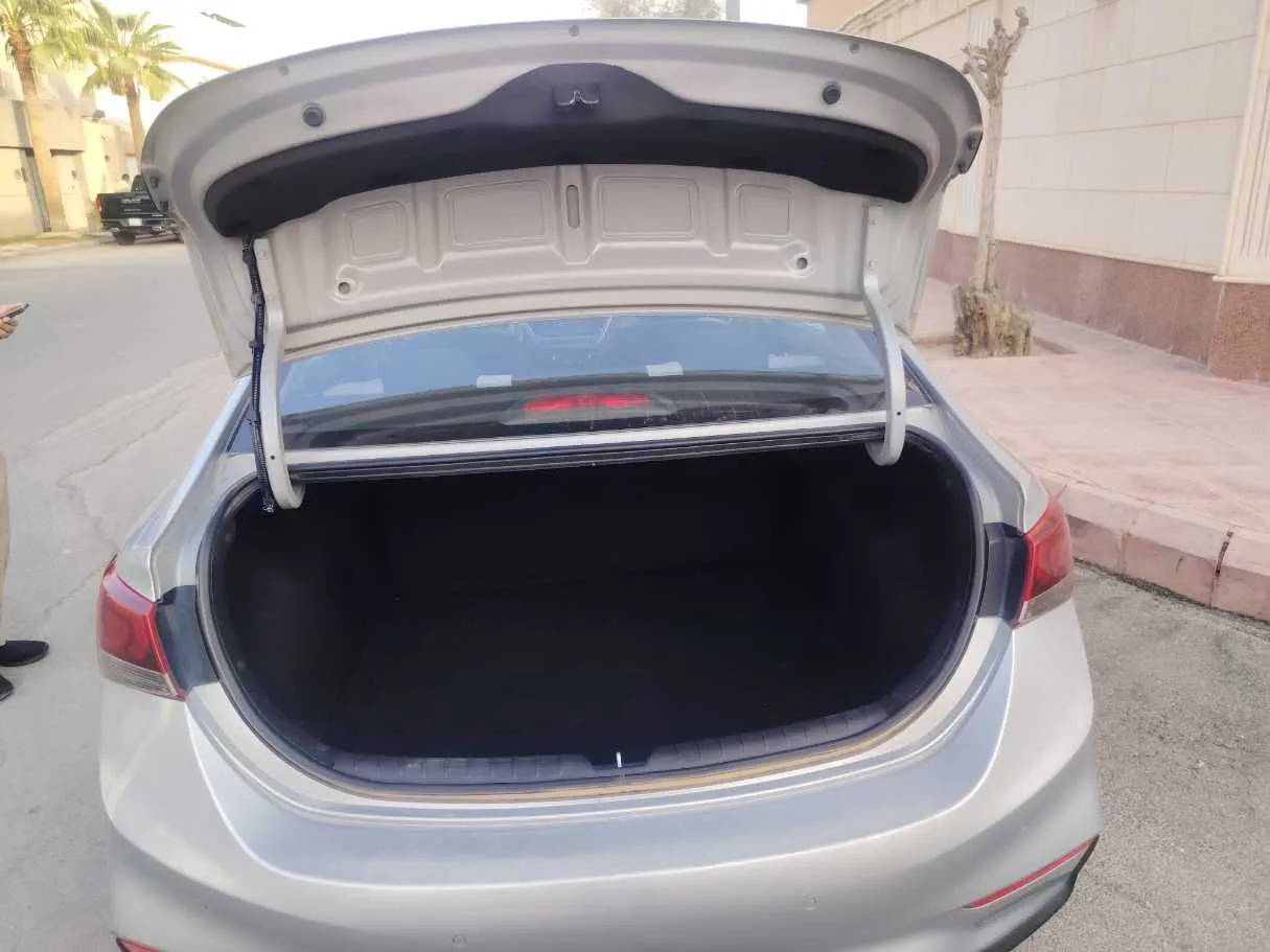 Car image 22