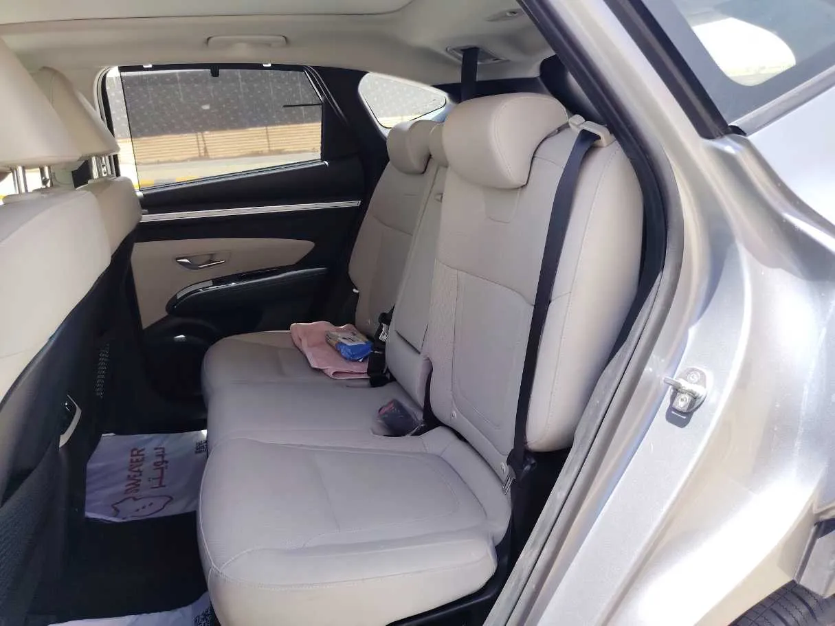 Car image 15