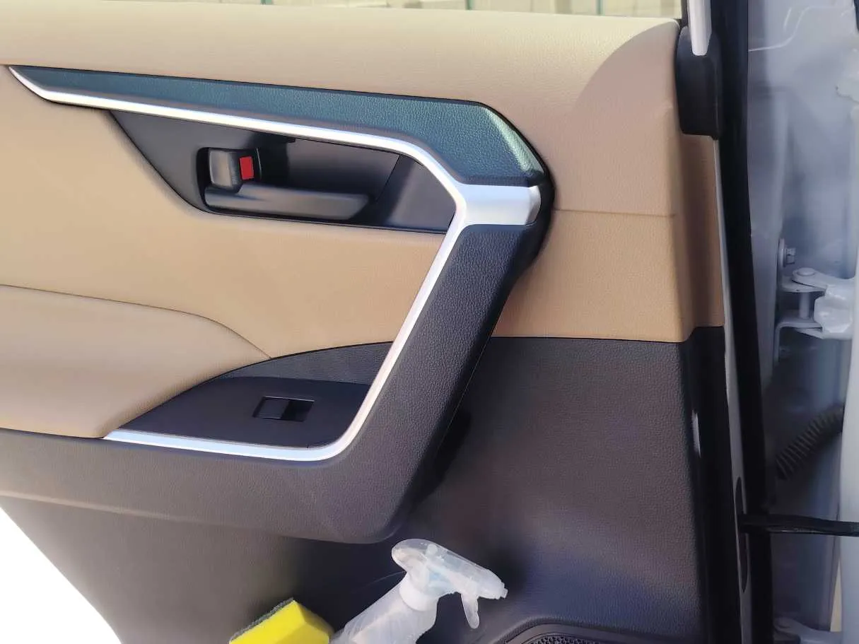 Car image 25