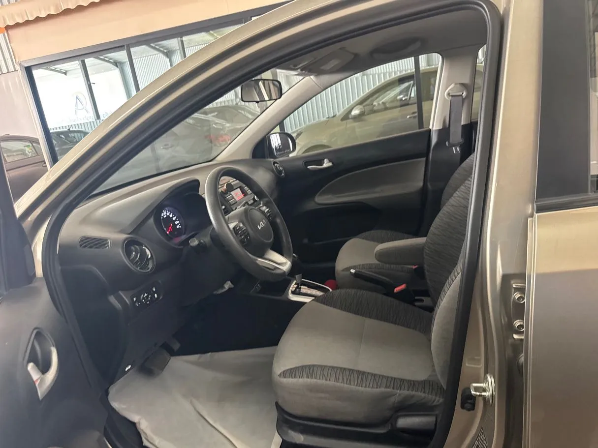 Car image 9
