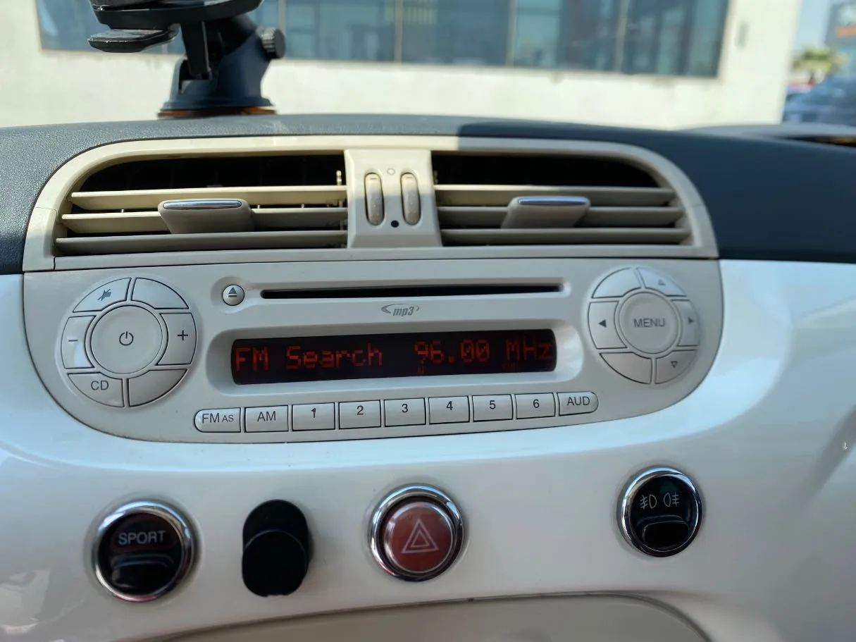 Car image 14