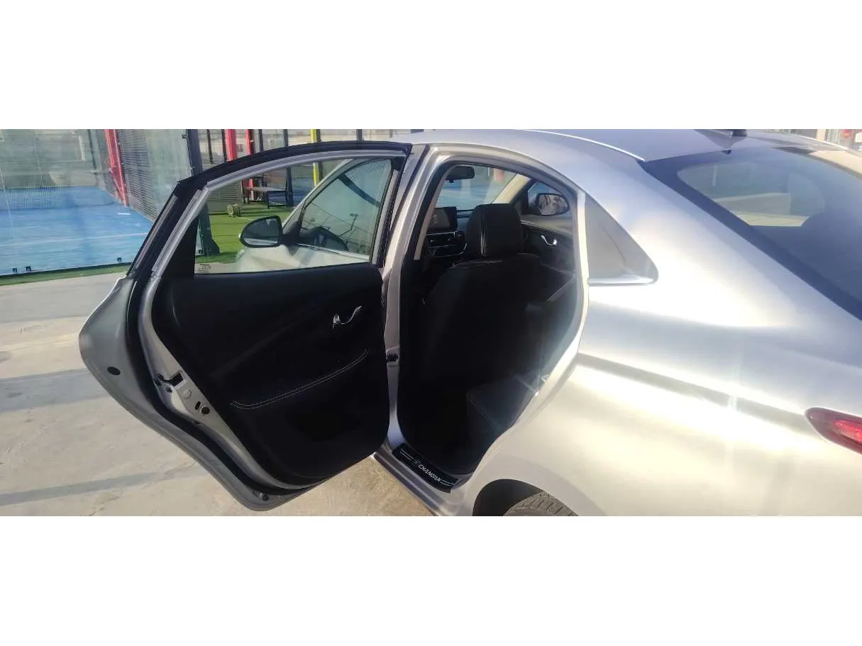 Car image 13