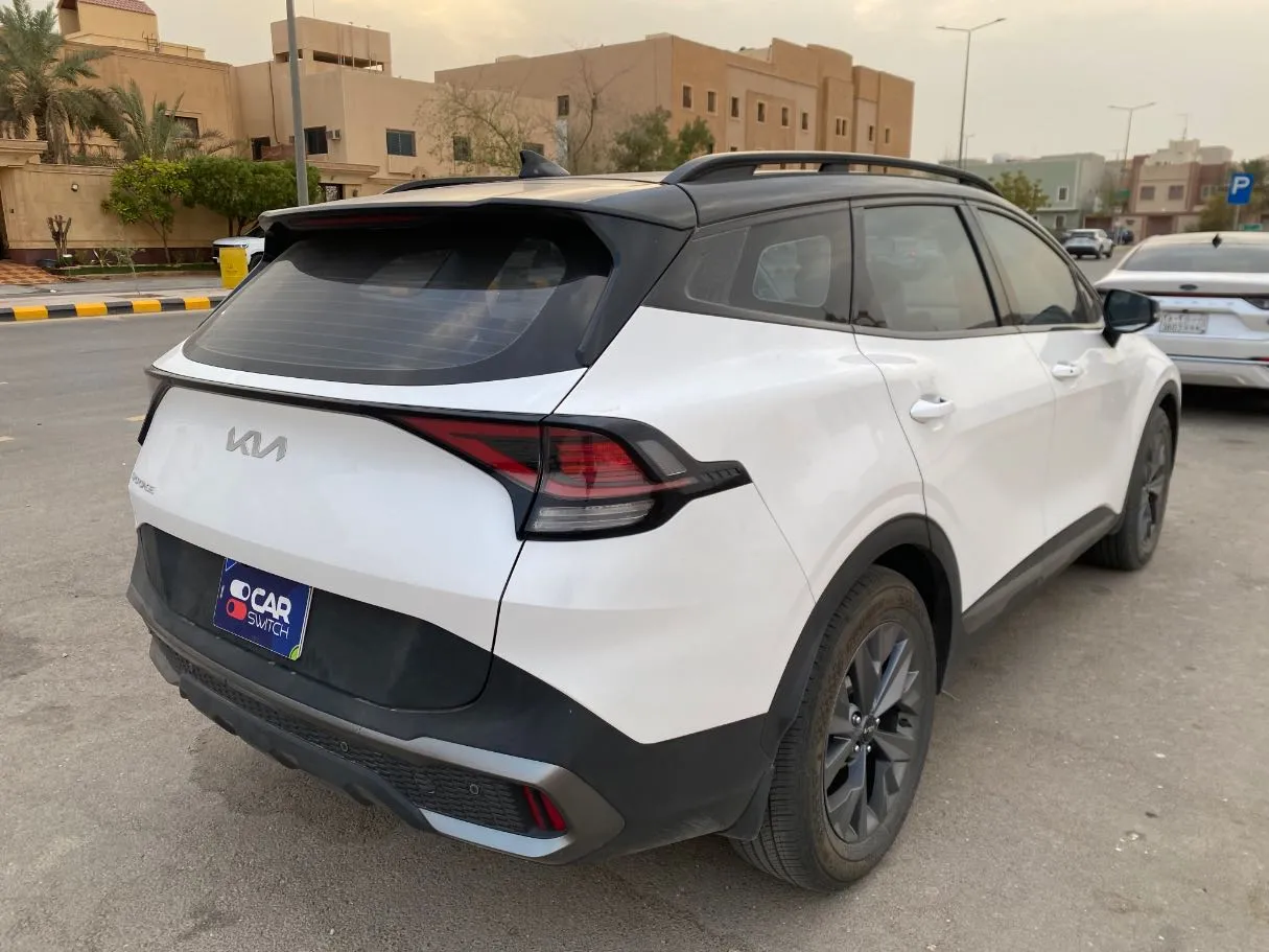 Car image 5