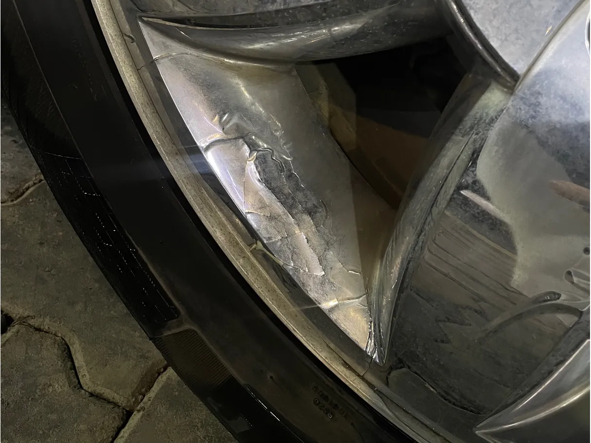 Car image 13