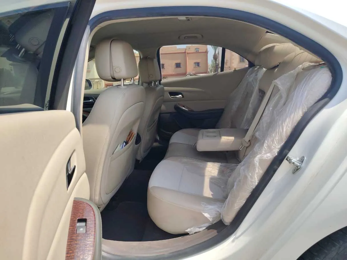 Car image 14