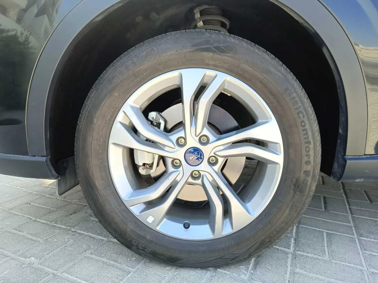 Car image 10