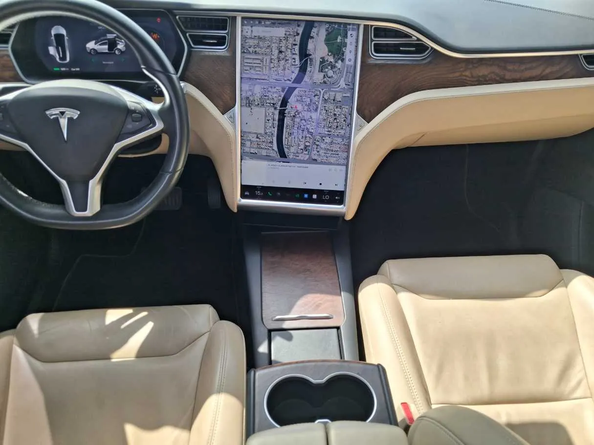 Car image 16