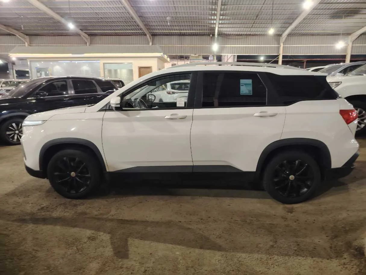 Car image 8