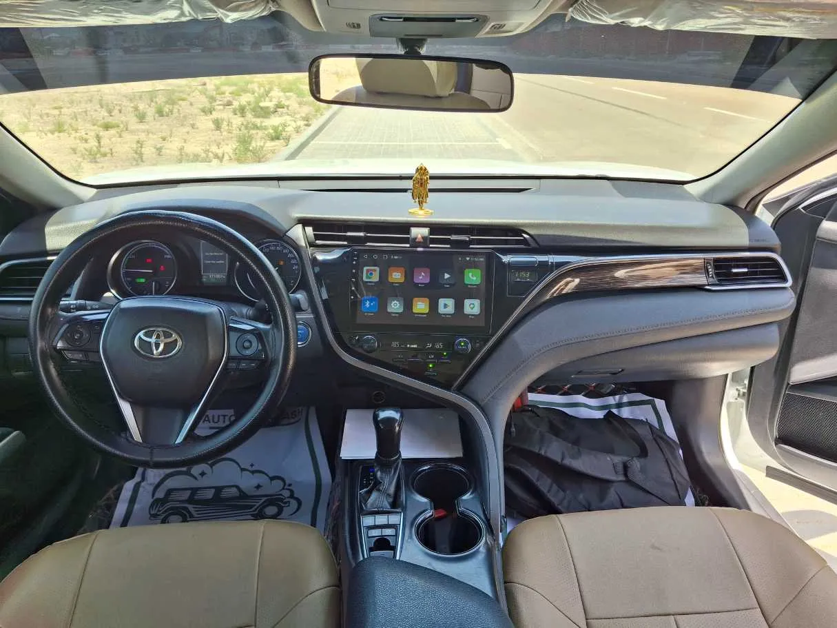 Car image 15