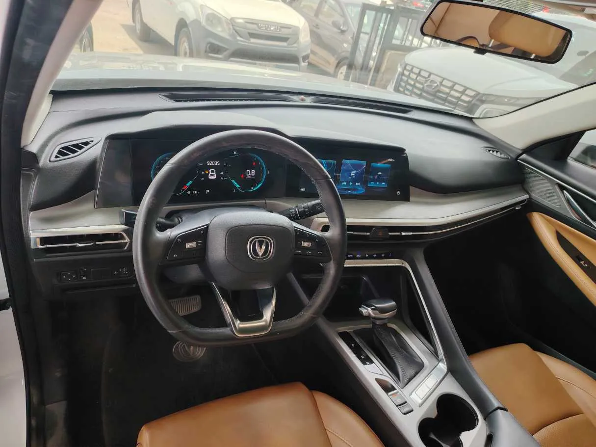 Car image 16