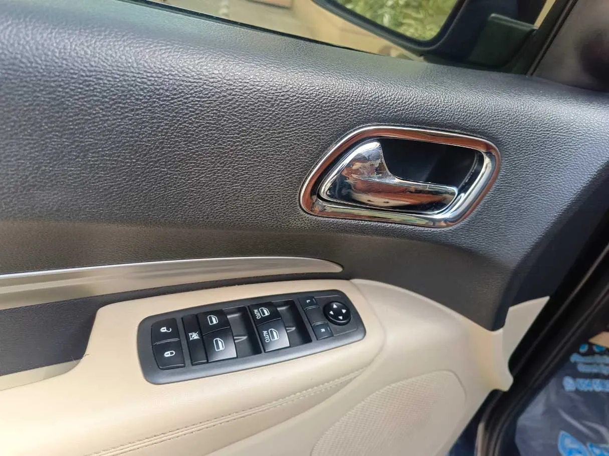 Car image 32