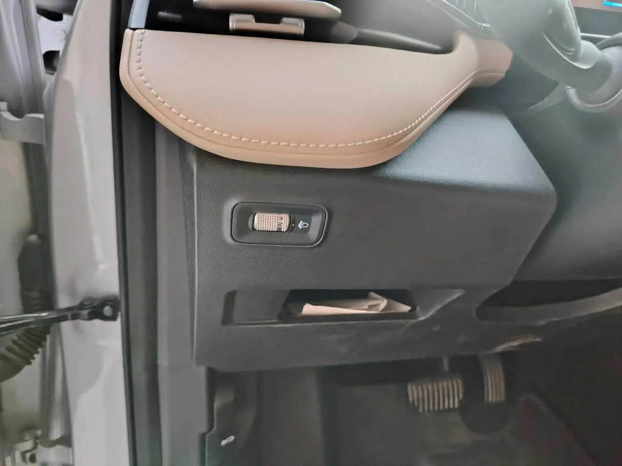Car image 35