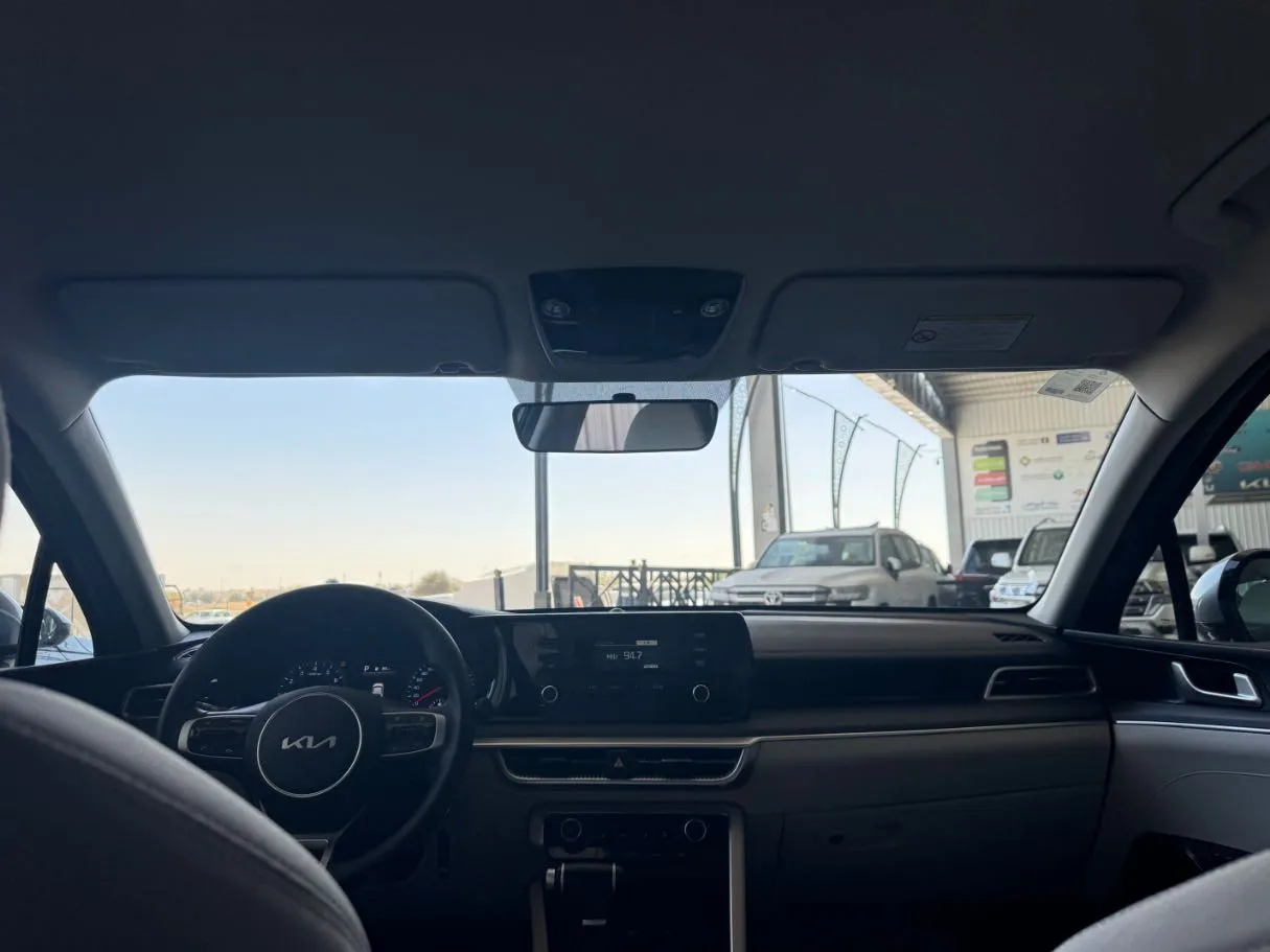 Car image 18