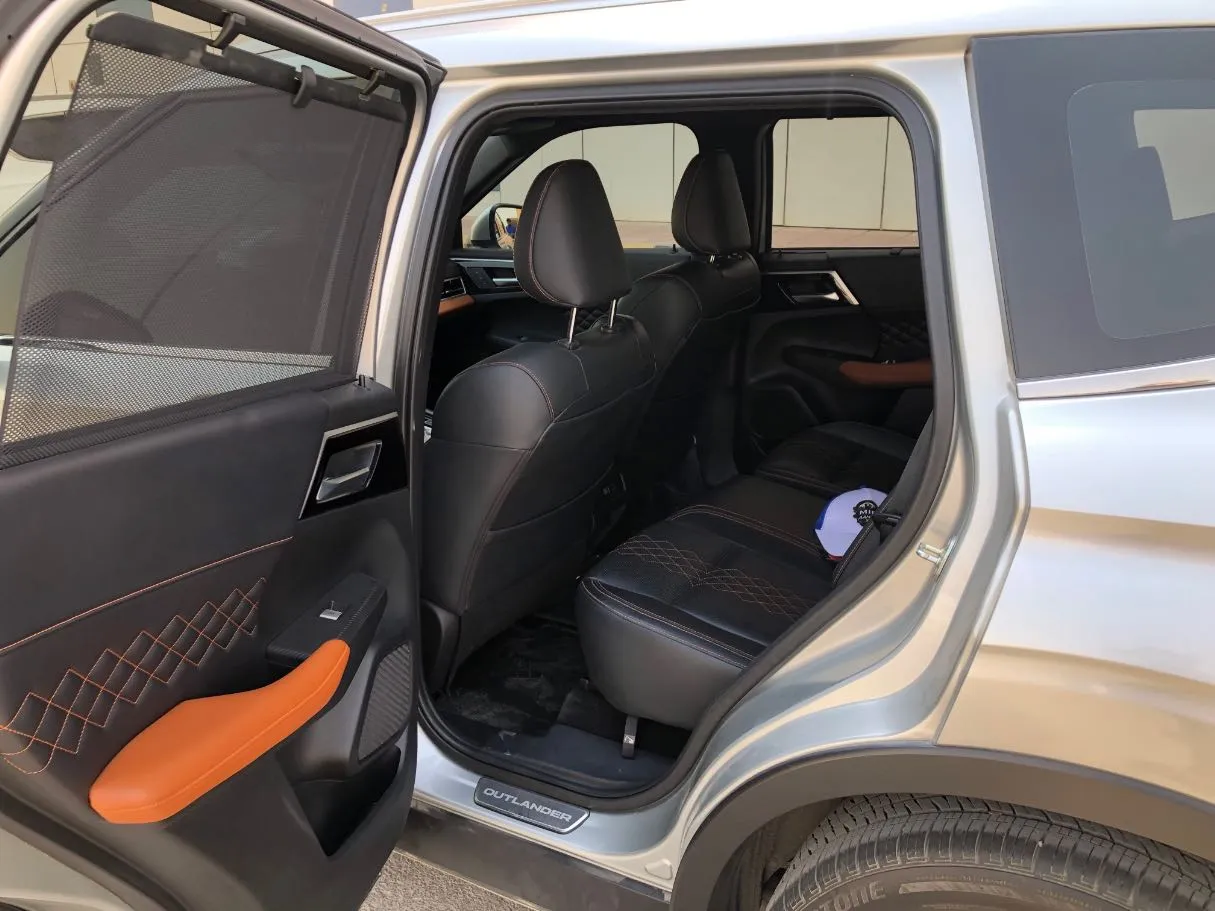 Car image 14