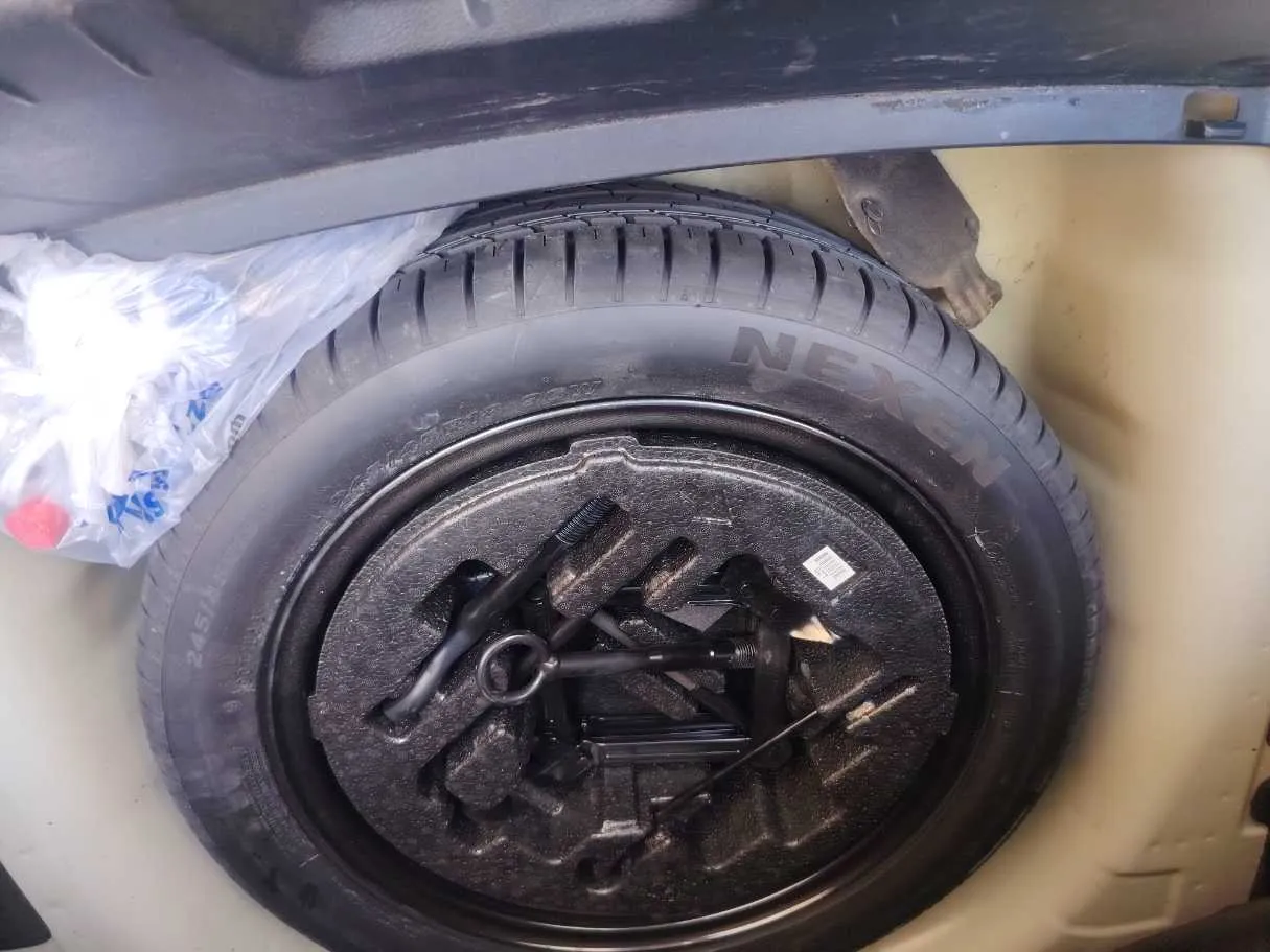 Car image 27
