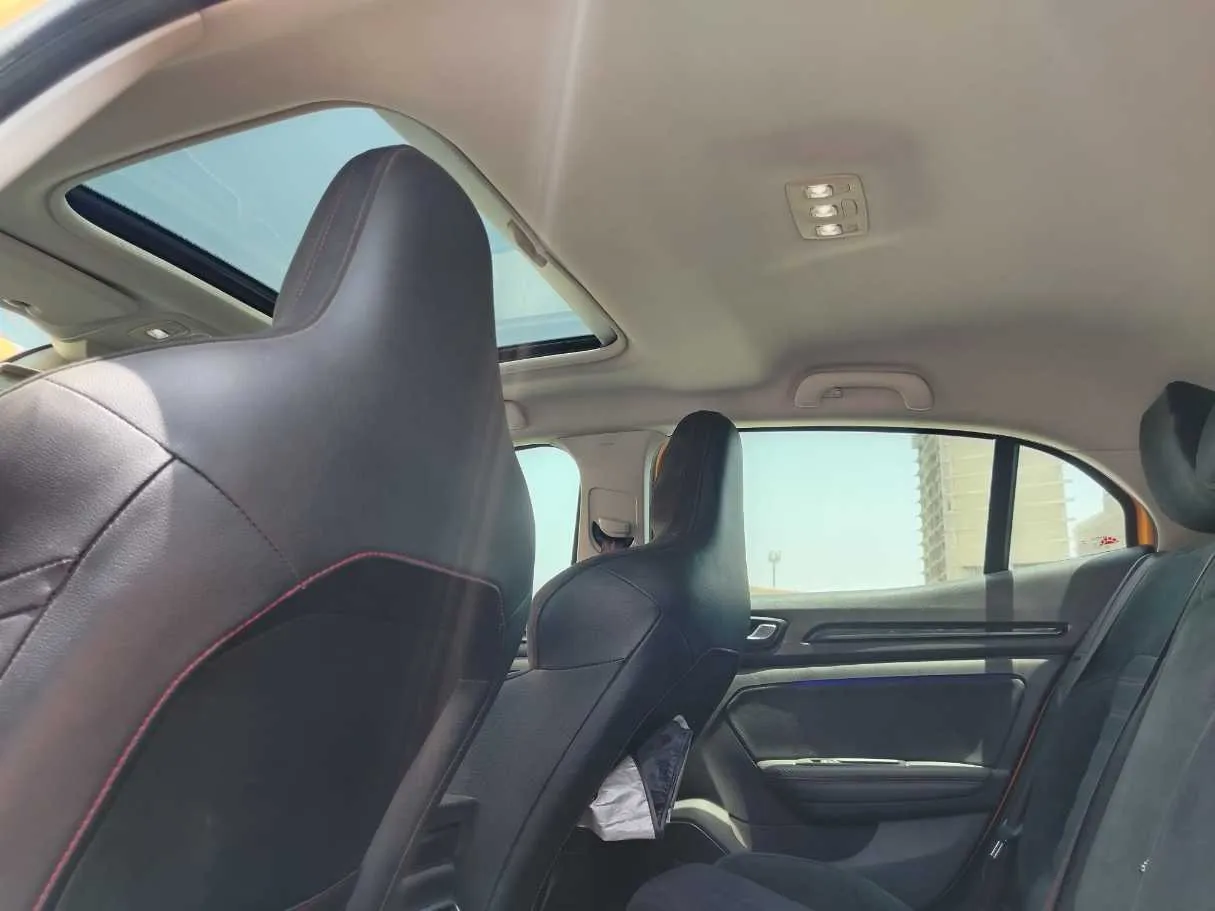 Car image 17