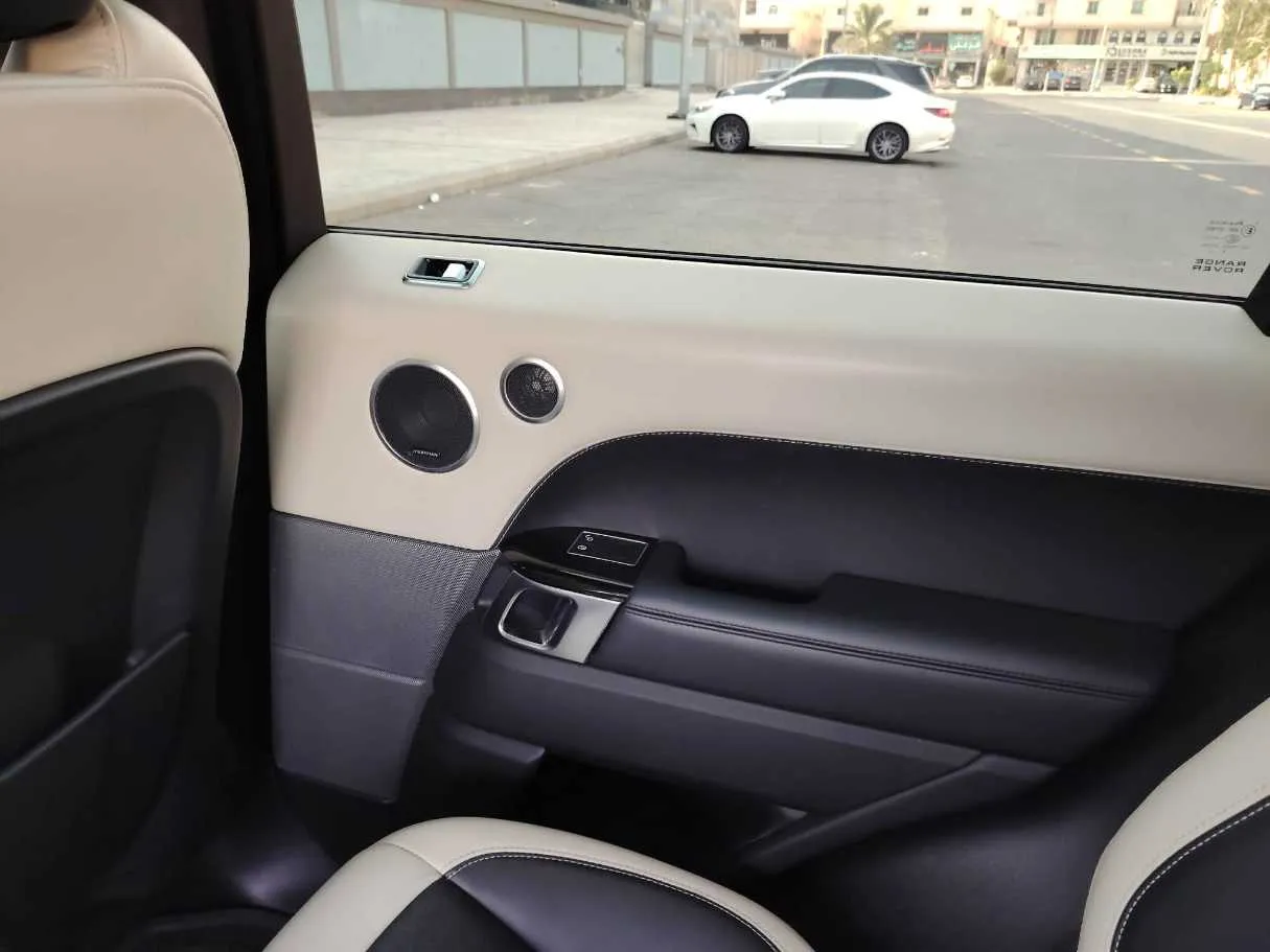 Car image 36