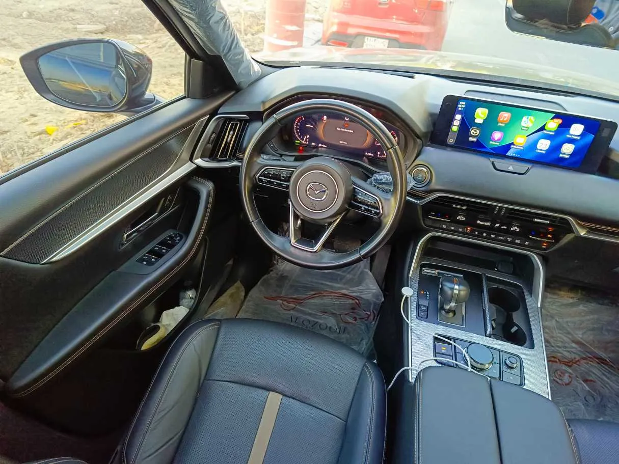 Car image 24