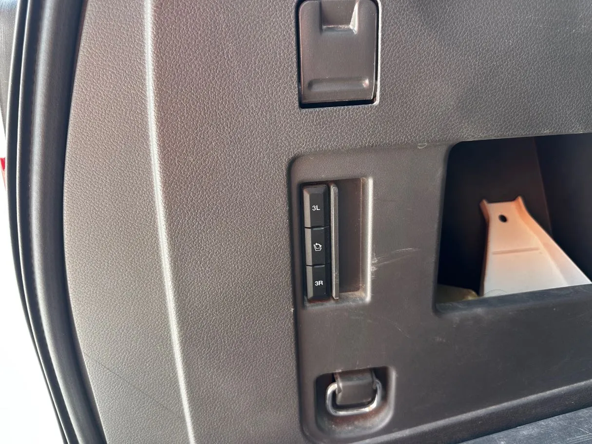 Car image 29