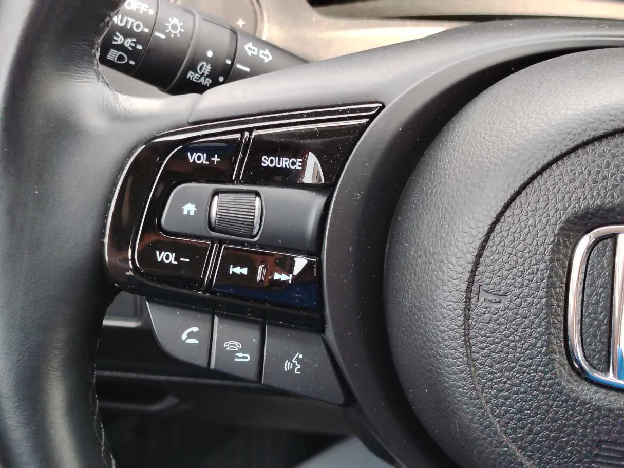 Car image 25