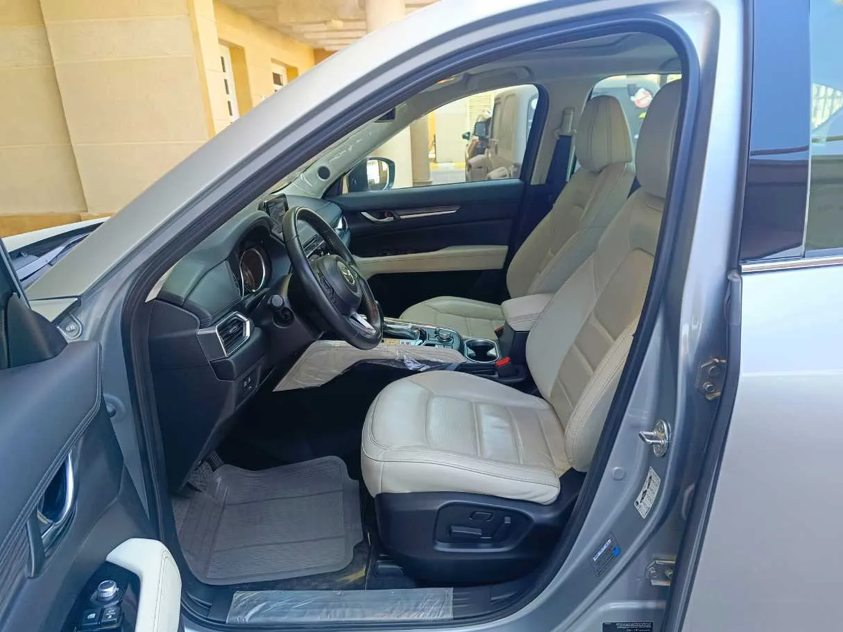 Car image 14