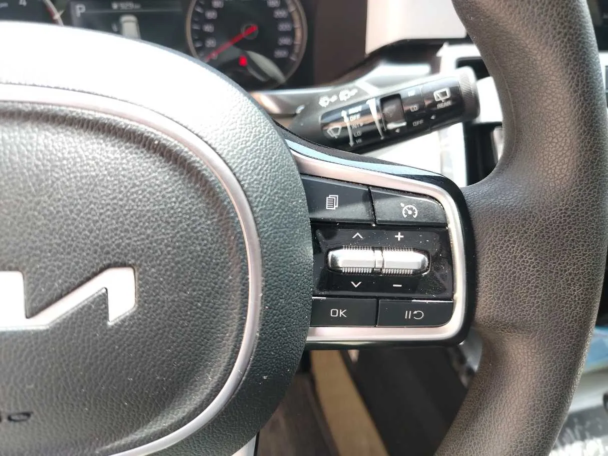 Car image 32