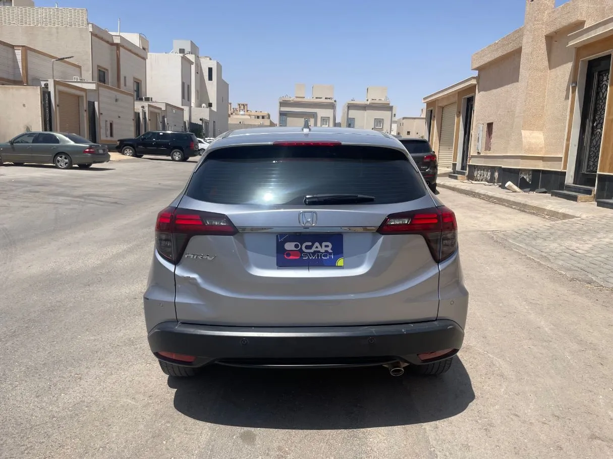 Car image 6