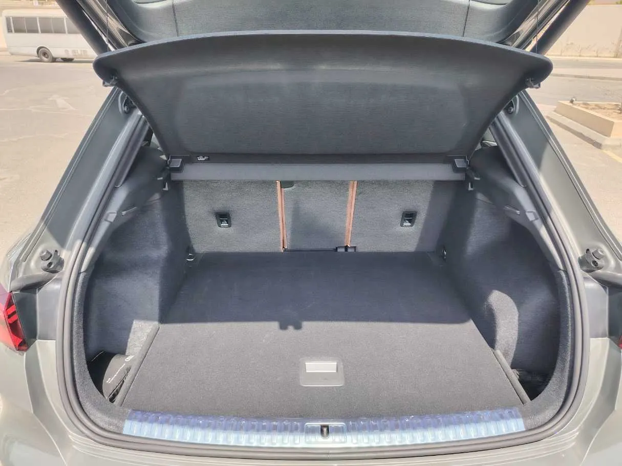 Car image 23