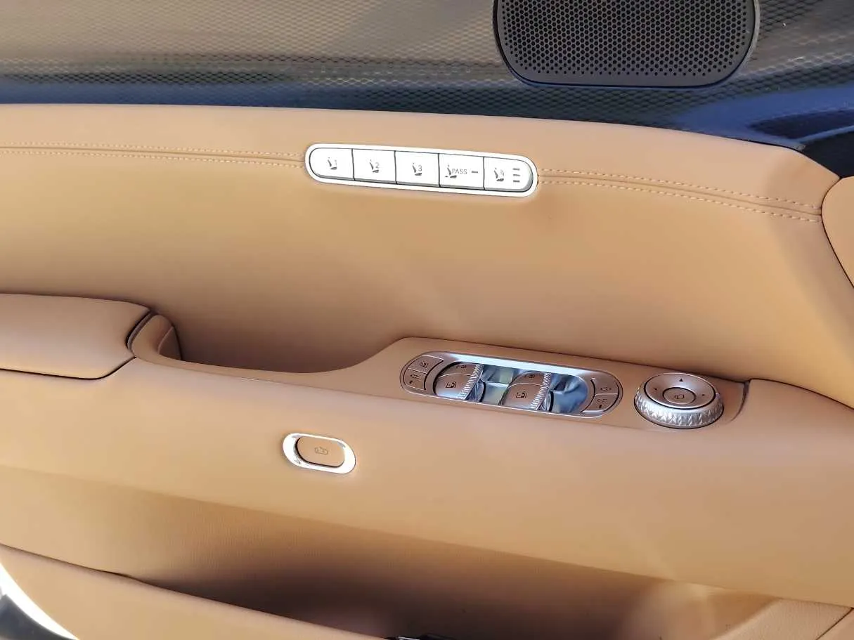 Car image 23