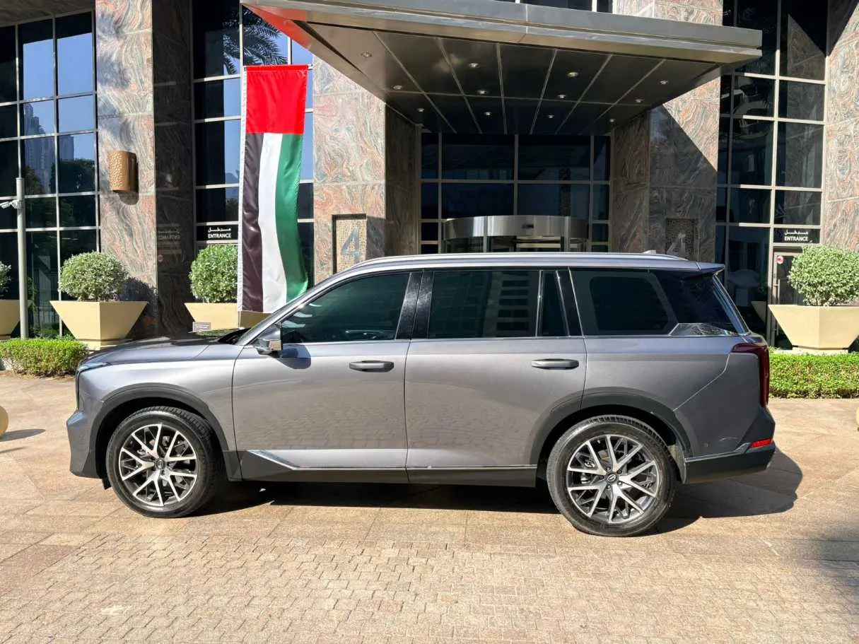 Car image 3