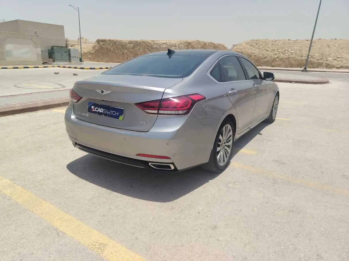 Car image 5