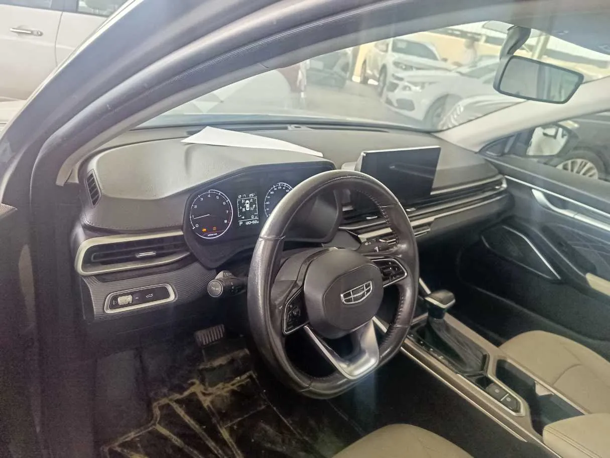 Car image 19